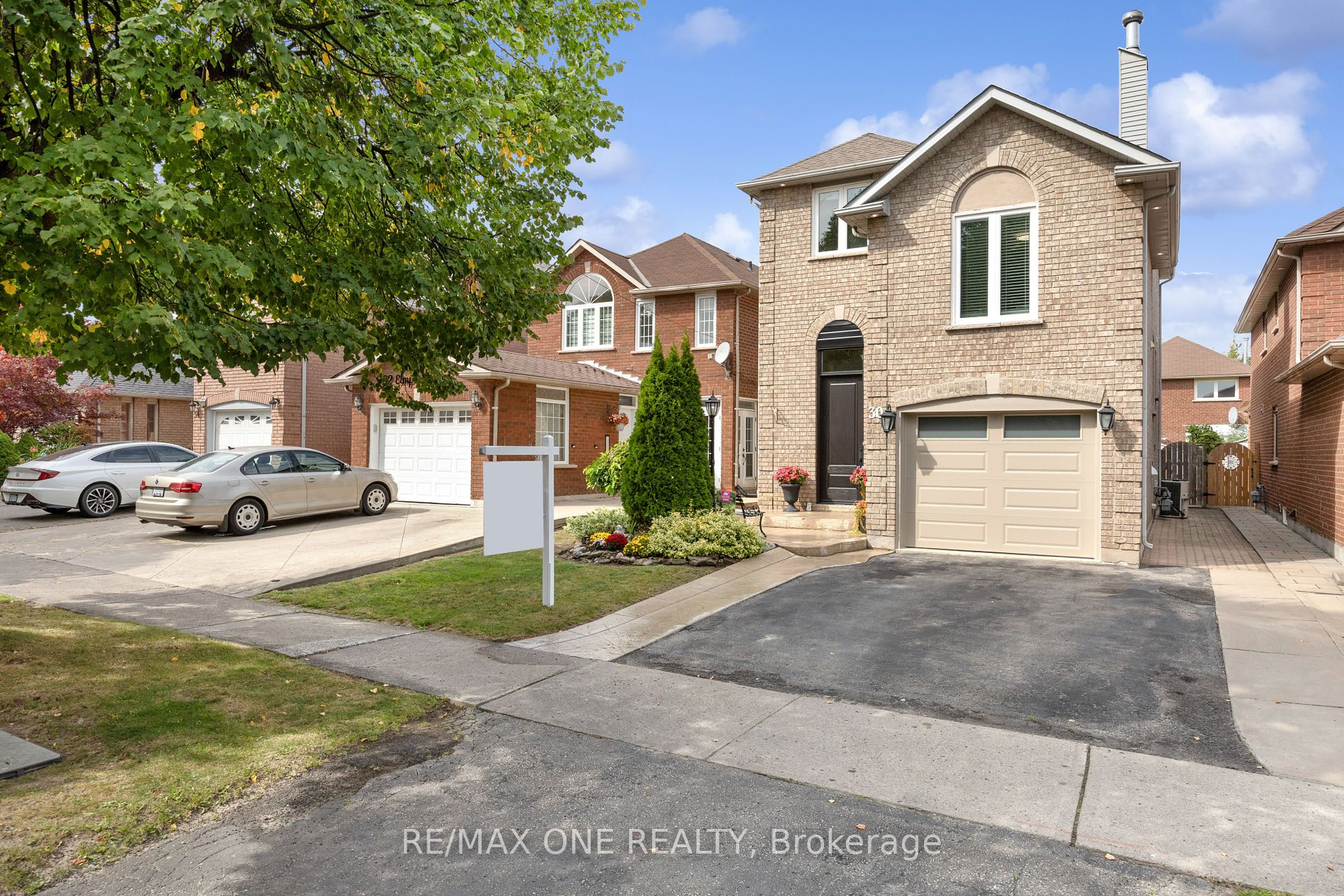 Detached house for sale at 30 Elmpark Crt Richmond Hill Ontario