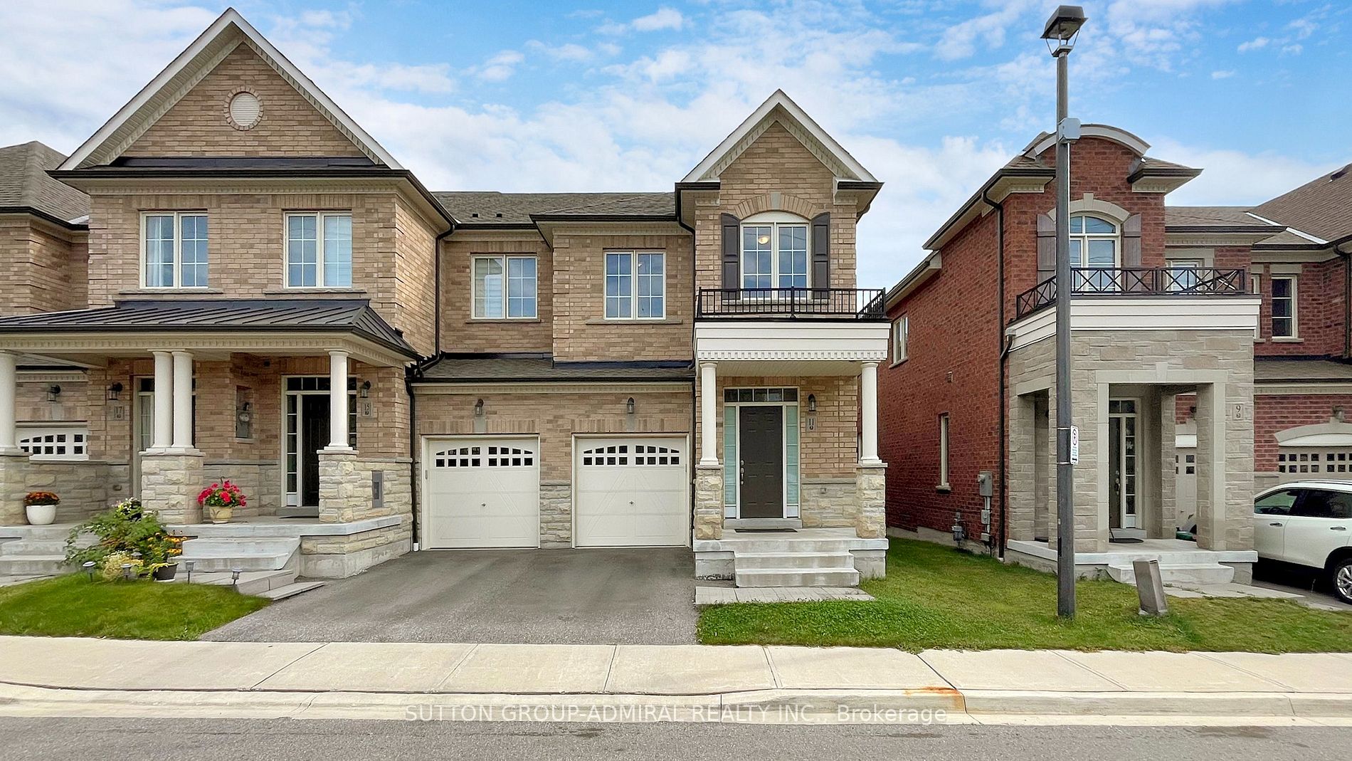 Att/Row/Twnhouse house for sale at 11 Thornapple Lane Richmond Hill Ontario