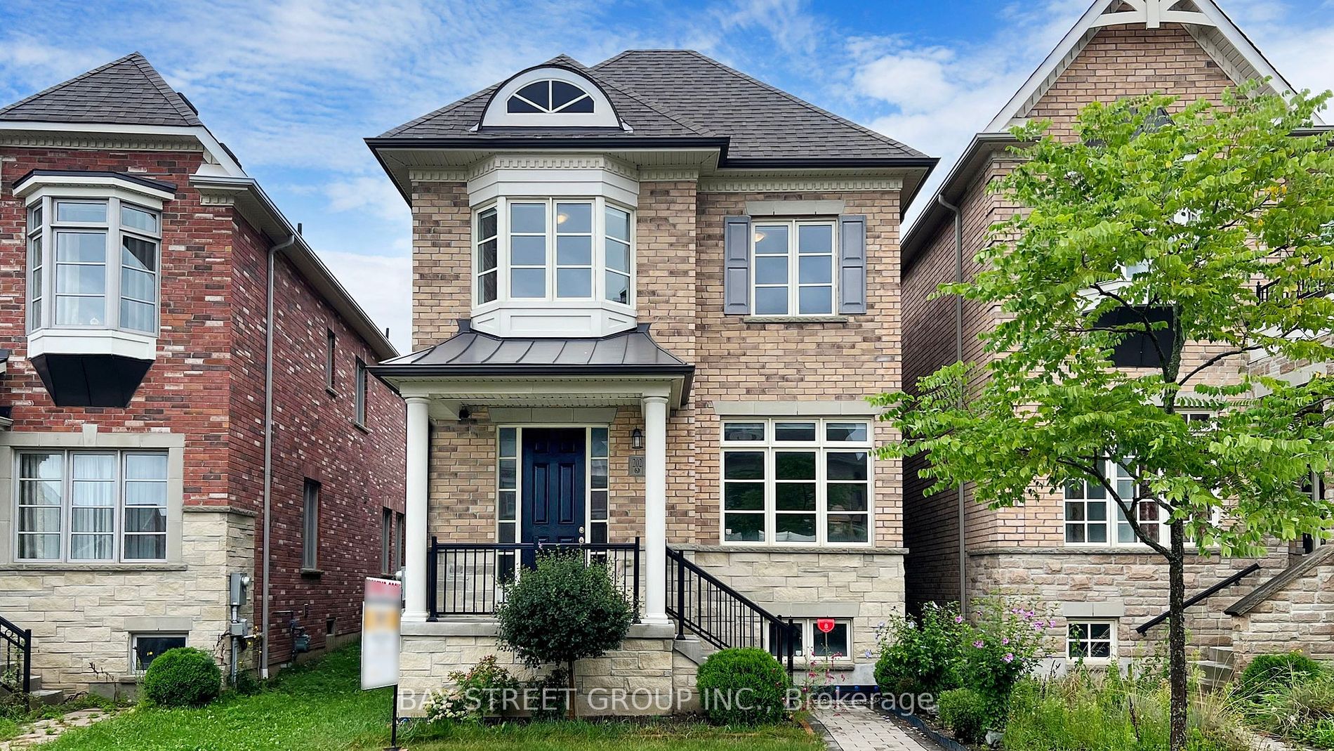 Detached house for sale at 202 Paradelle Dr Richmond Hill Ontario