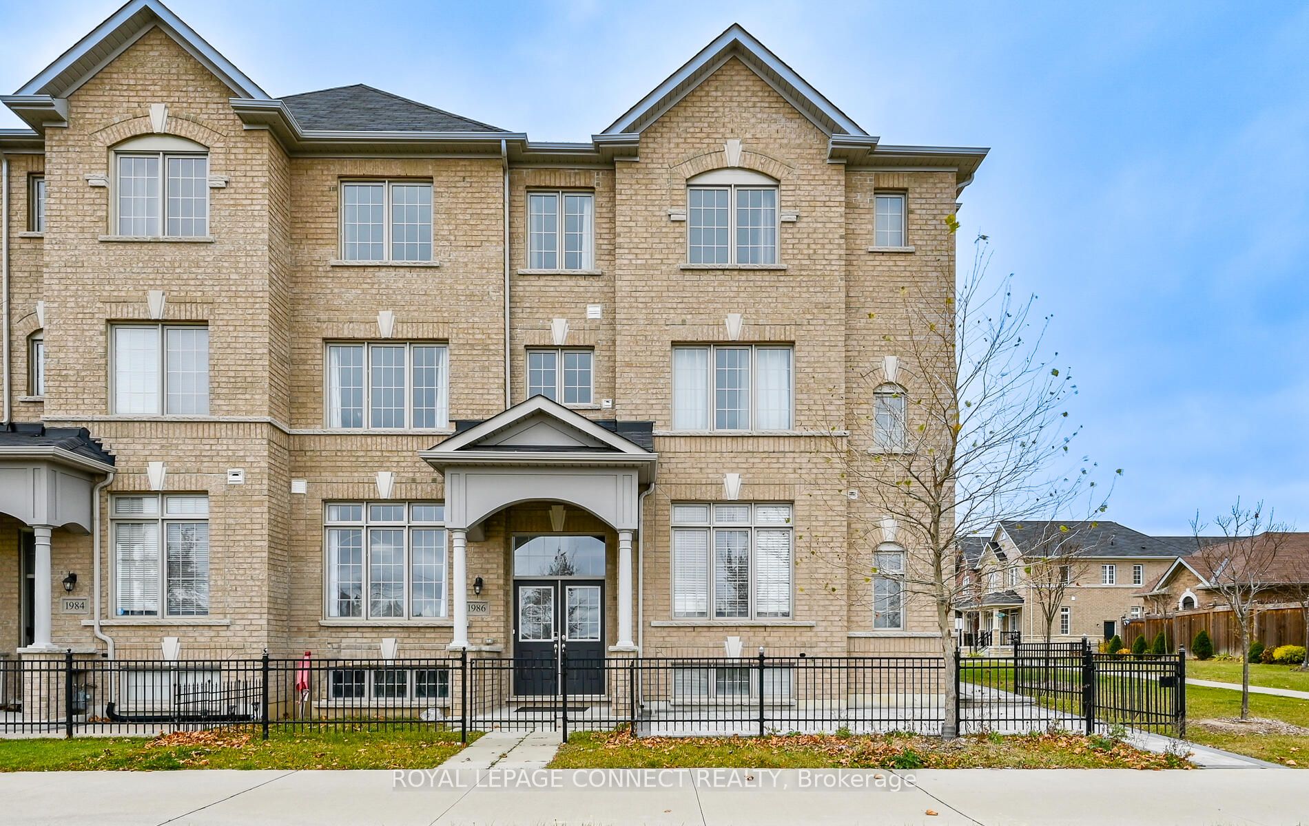 Att/Row/Twnhouse house for sale at 1986 Donald Cousens Pkwy Markham Ontario