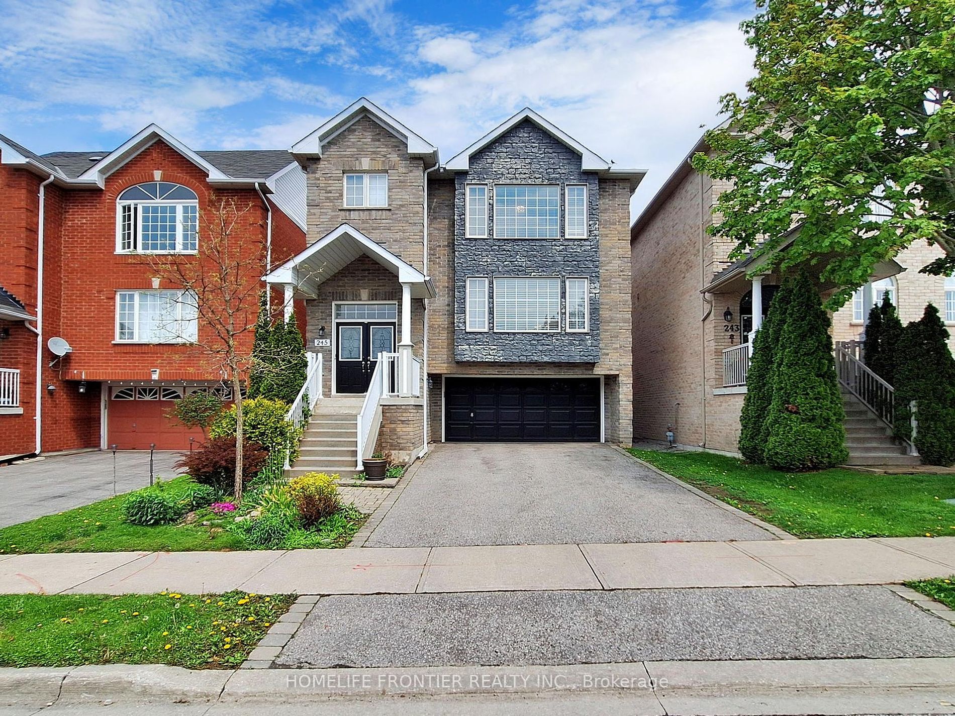 Detached house for sale at 245 Knapton Dr Newmarket Ontario