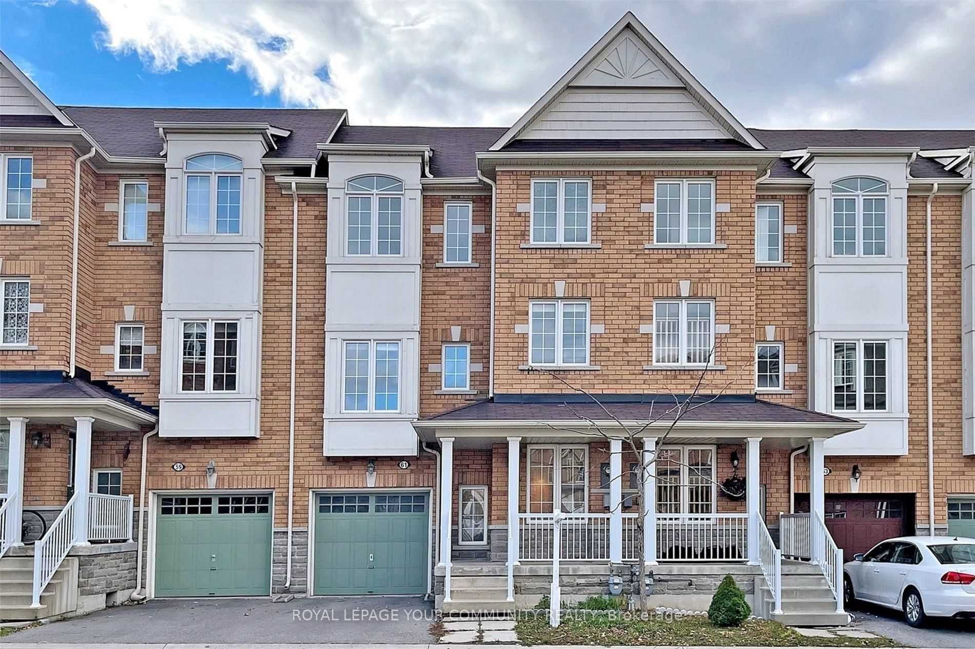 Att/Row/Twnhouse house for sale at 15 Old Colony Rd Richmond Hill Ontario