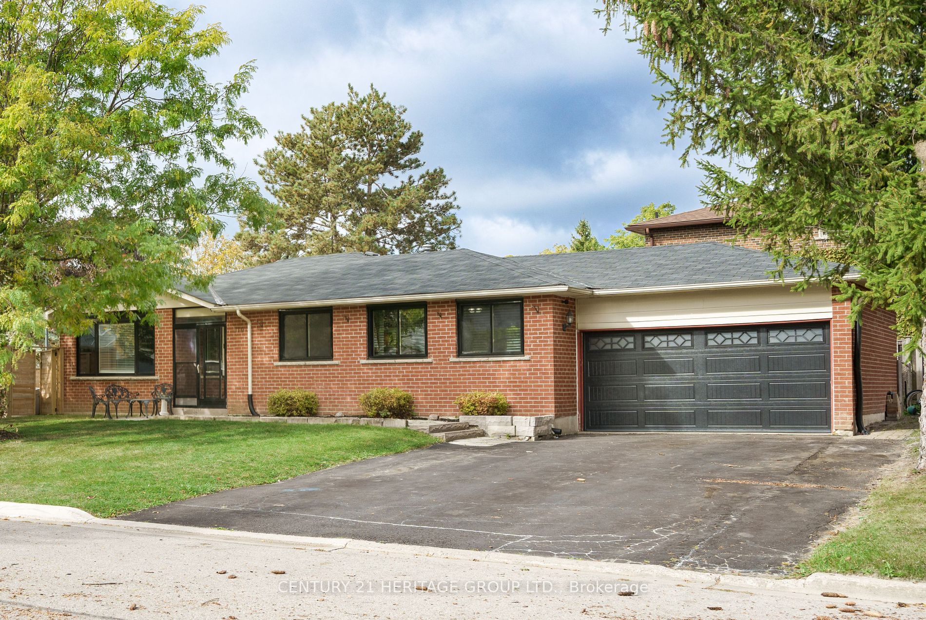 Detached house for sale at 310 Liverpool Rd Newmarket Ontario