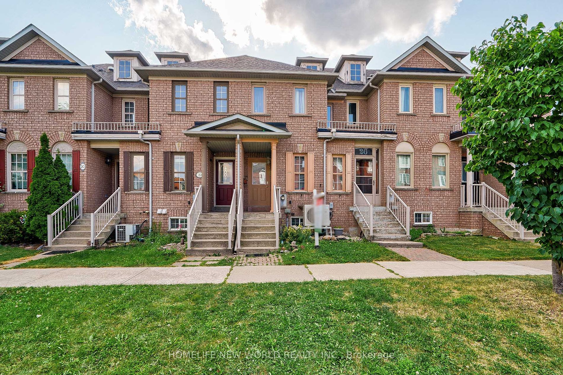 Att/Row/Twnhouse house for sale at 24 Ellesmere St Richmond Hill Ontario