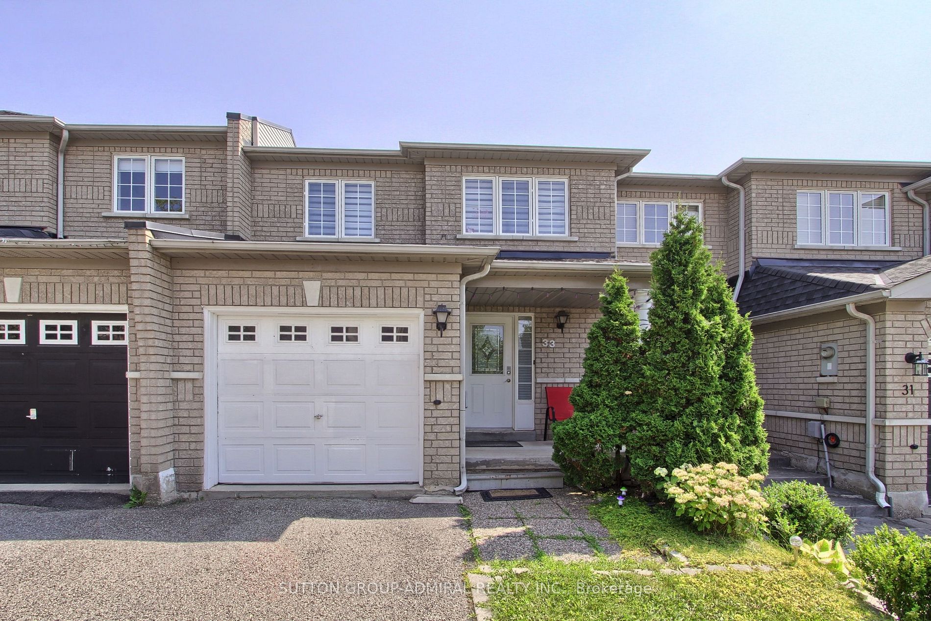 Att/Row/Twnhouse house for sale at 33 Lodgeway Dr Vaughan Ontario