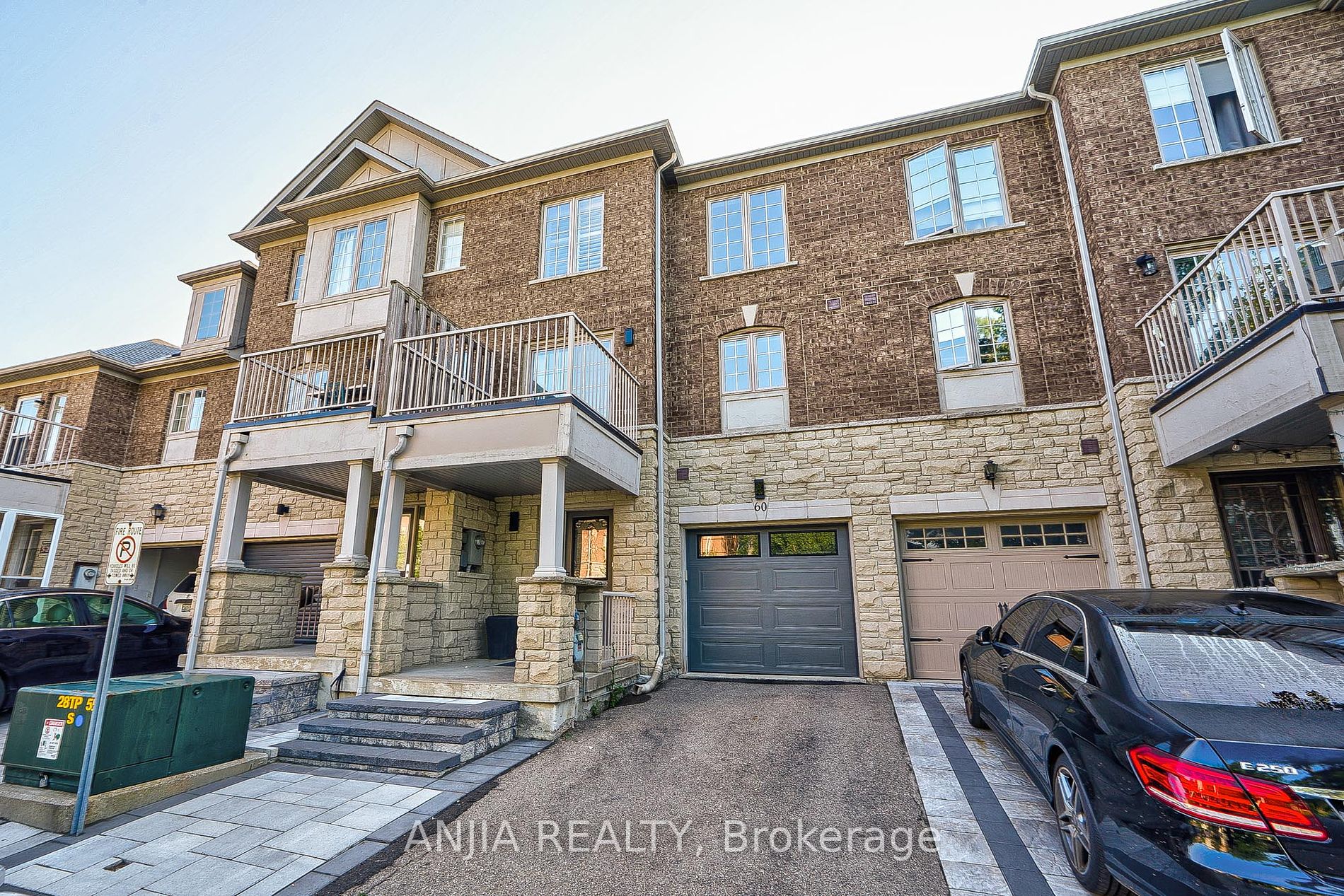 Att/Row/Twnhouse house for sale at 60 Thoroughbred Way Markham Ontario