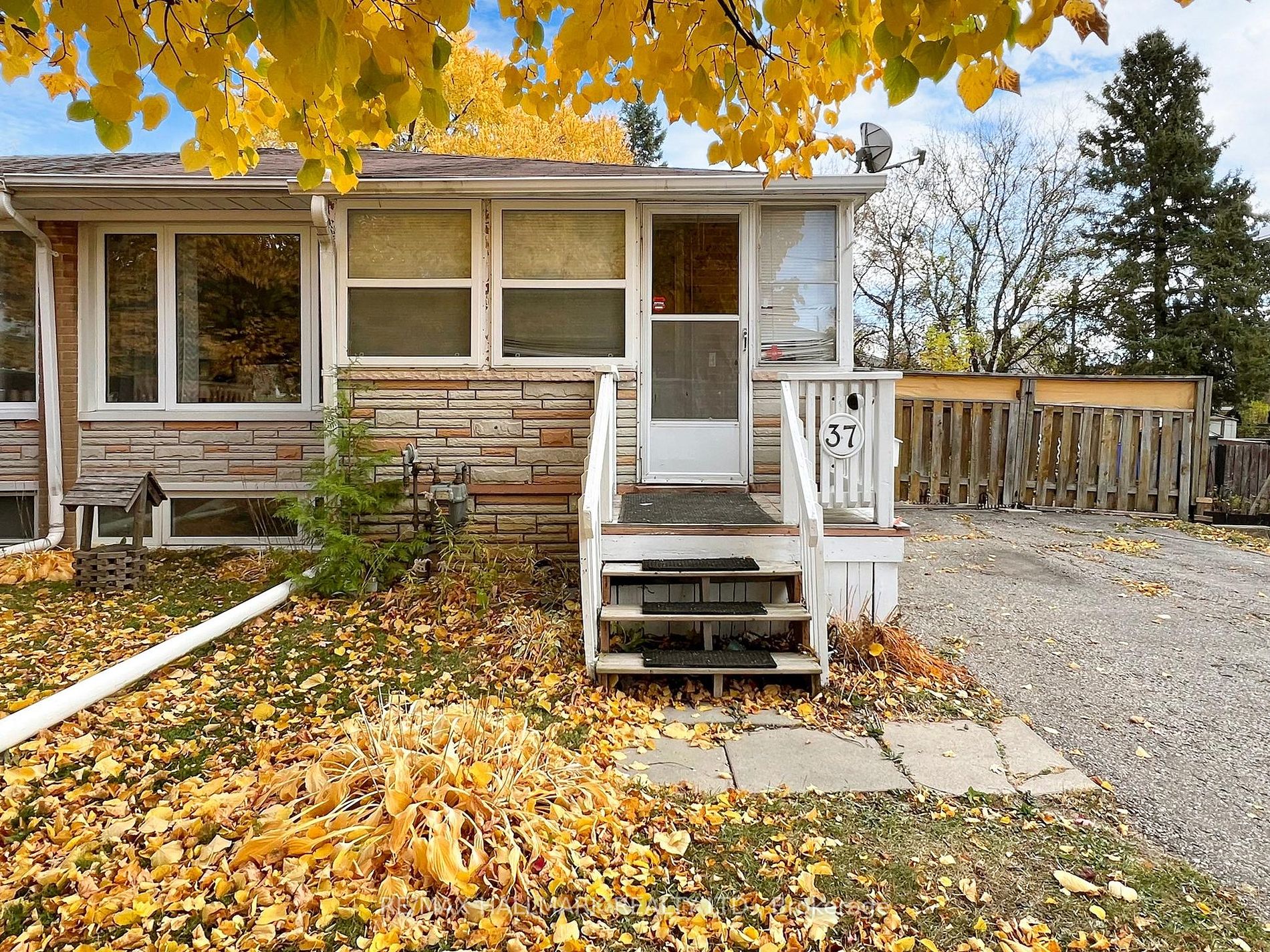 Semi-Detached house for sale at 37 Lindsay Ave Newmarket Ontario