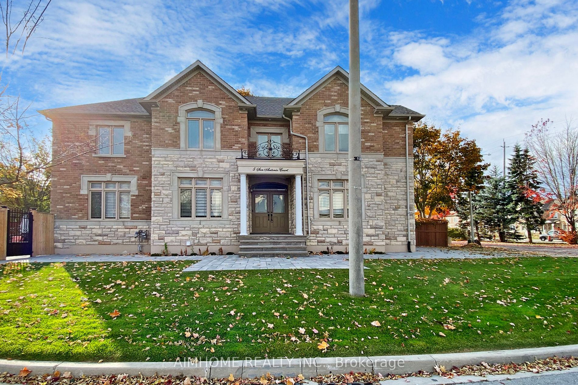 Detached house for sale at 5 San Antonio Crt Richmond Hill Ontario