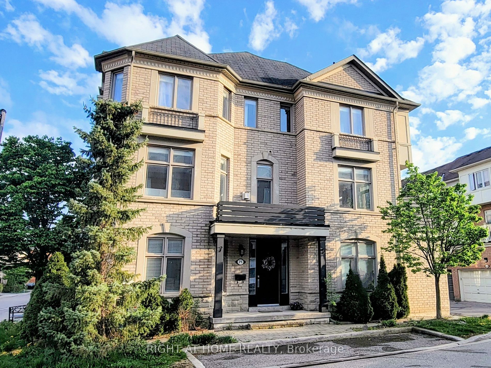 Att/Row/Twnhouse house for sale at 75 Vittorio De Luca Dr Vaughan Ontario