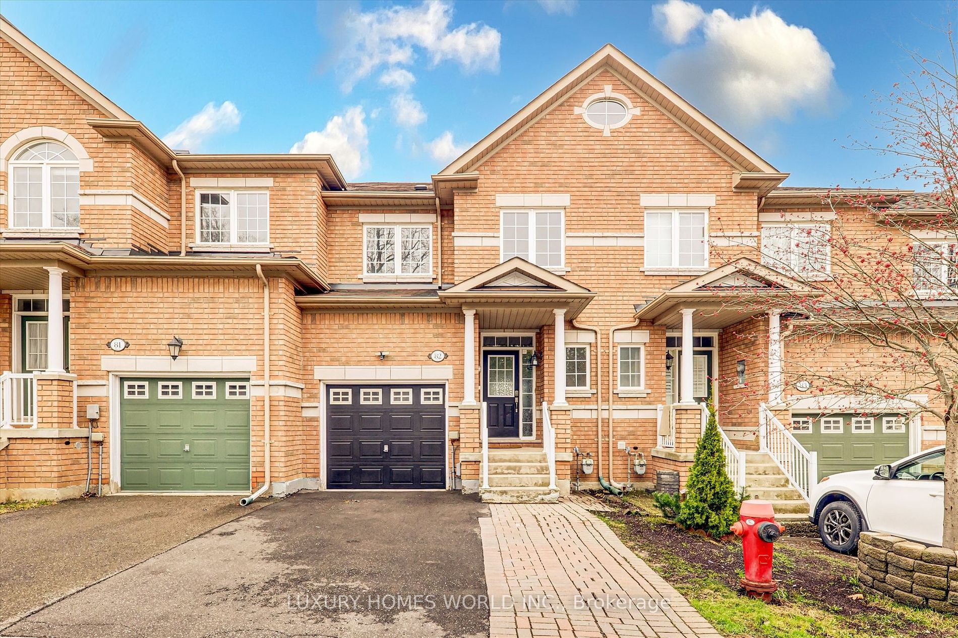 Att/Row/Twnhouse house for sale at 8 Townwood Dr Richmond Hill Ontario