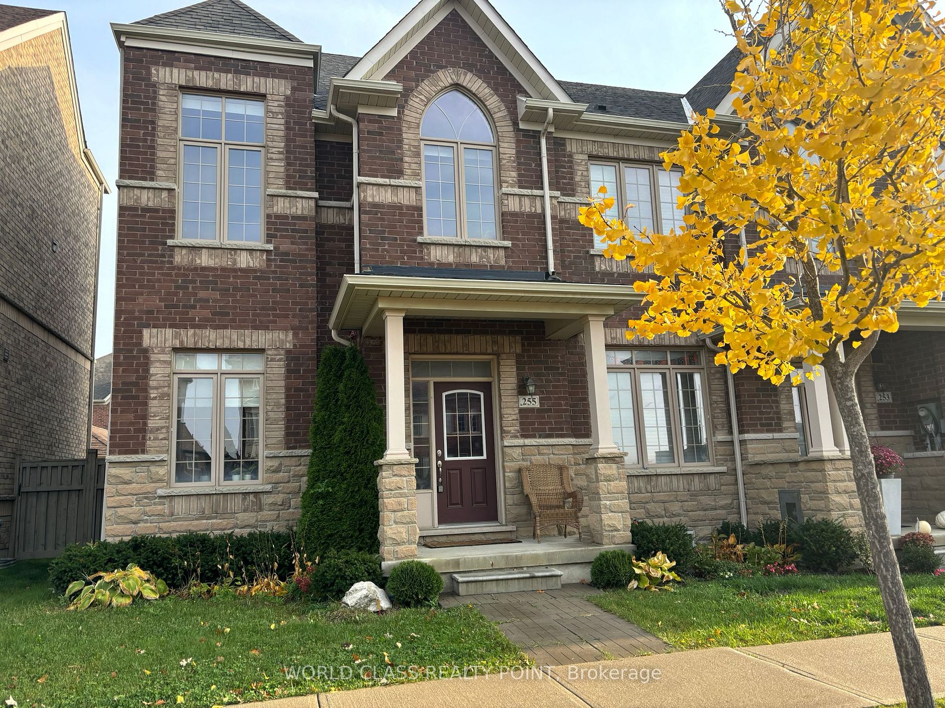 Att/Row/Twnhouse house for sale at 255 Barons St Vaughan Ontario