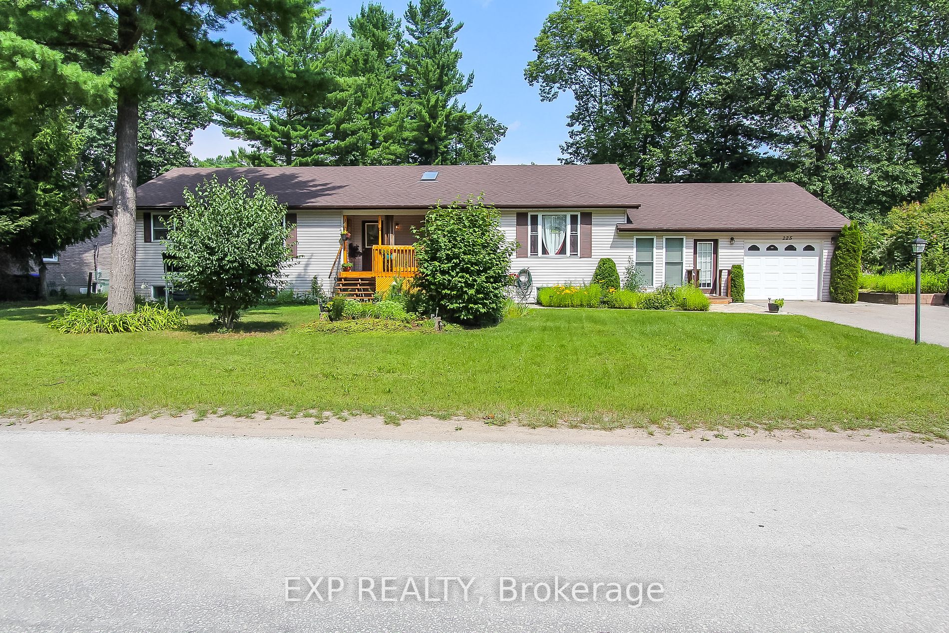 Detached house for sale at 225 39th St Wasaga Beach Ontario