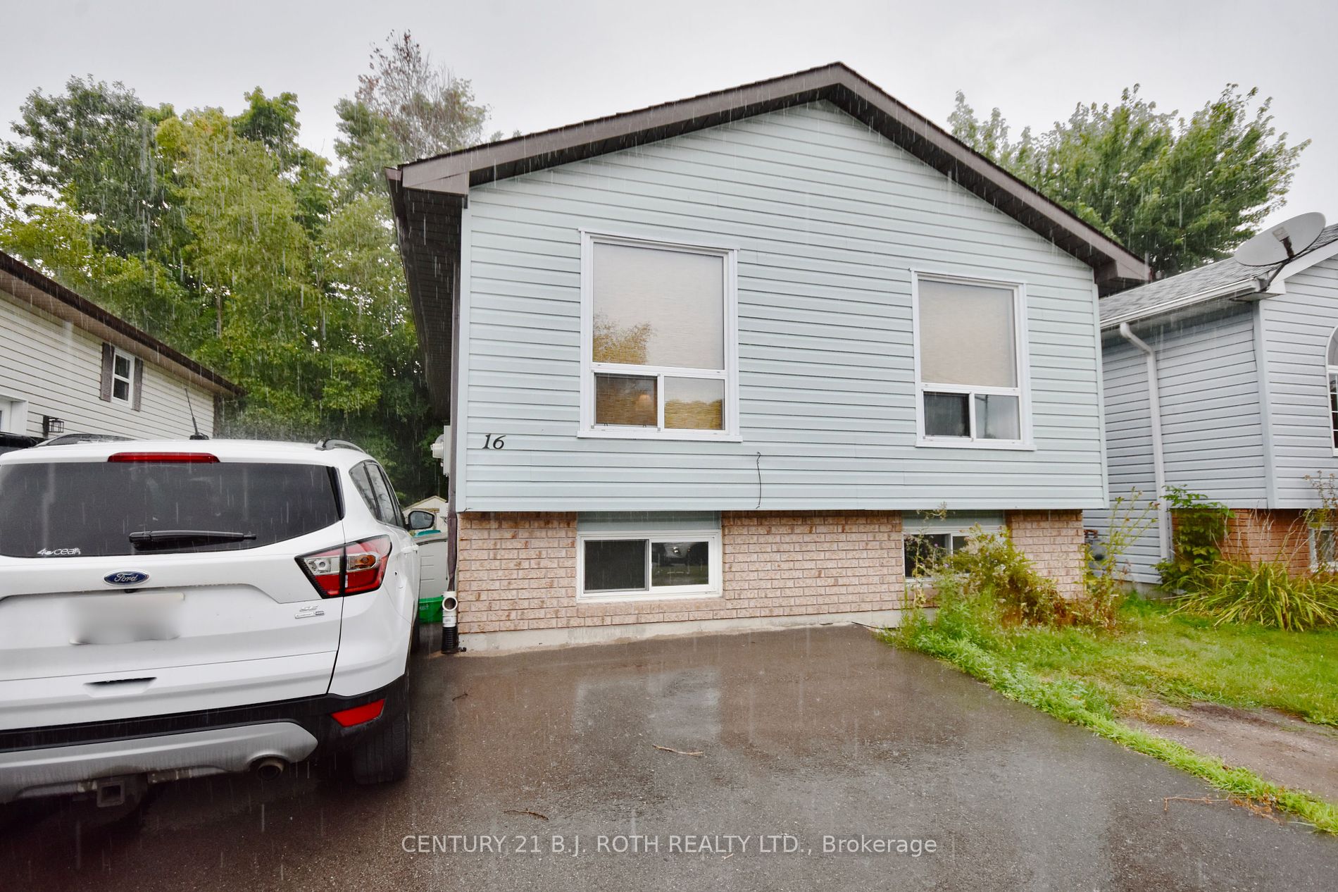 Link house for sale at 16 Louise Lane Orillia Ontario