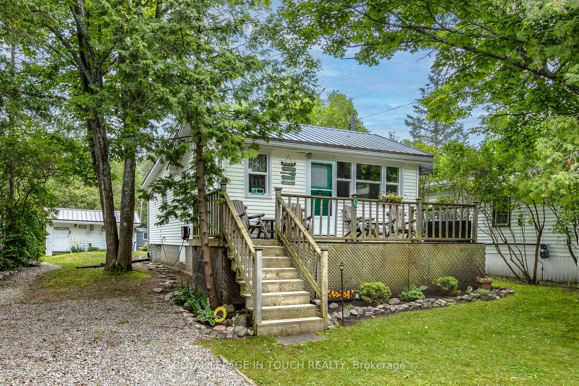 Cottage house for sale at 9 Earldom Blvd Tay Ontario