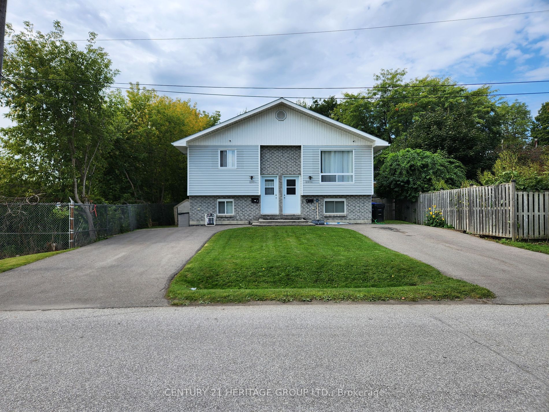 Duplex house for sale at 290 George St Midland Ontario