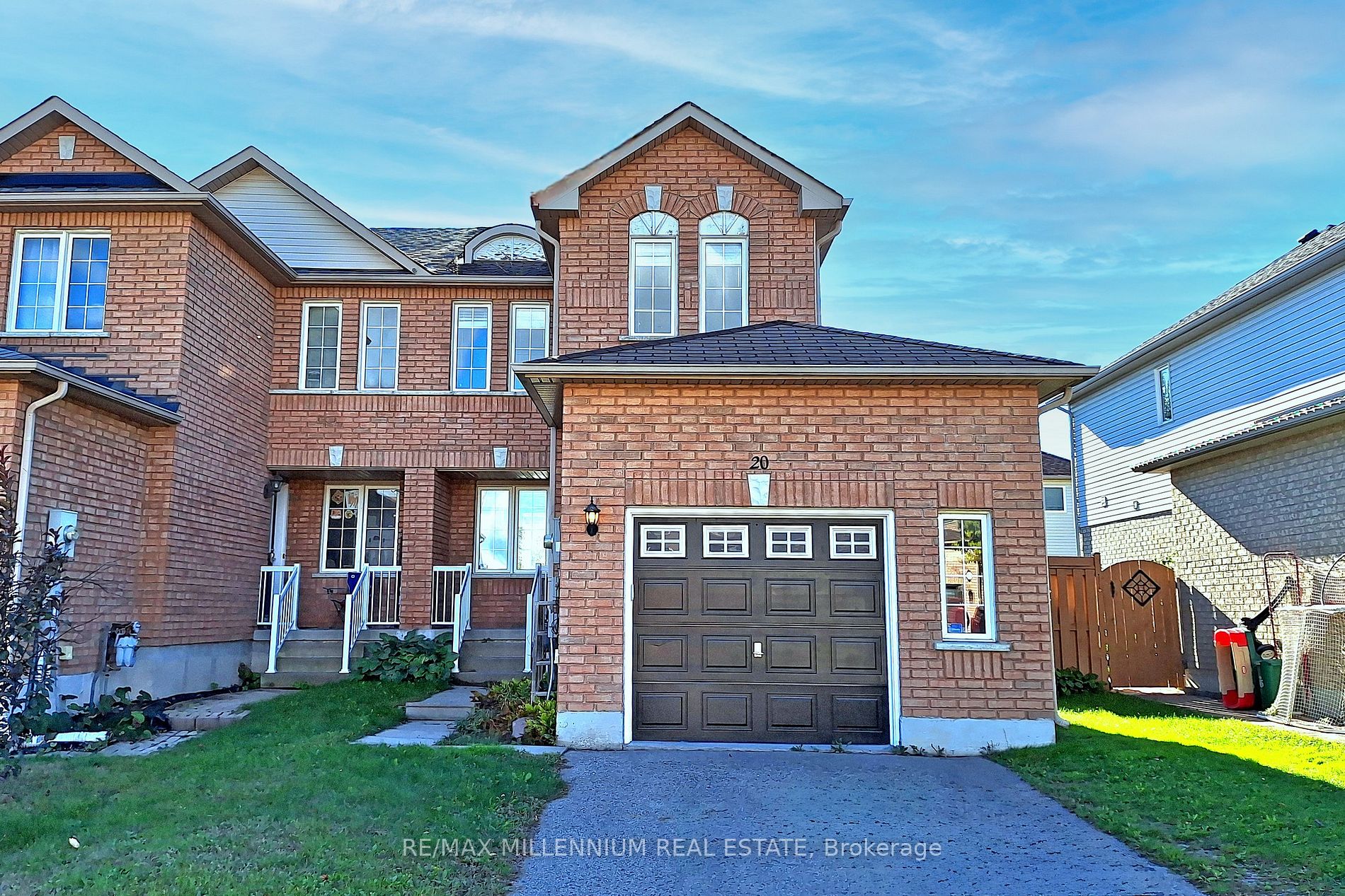 Att/Row/Twnhouse house for sale at 20 Coleman Dr Barrie Ontario