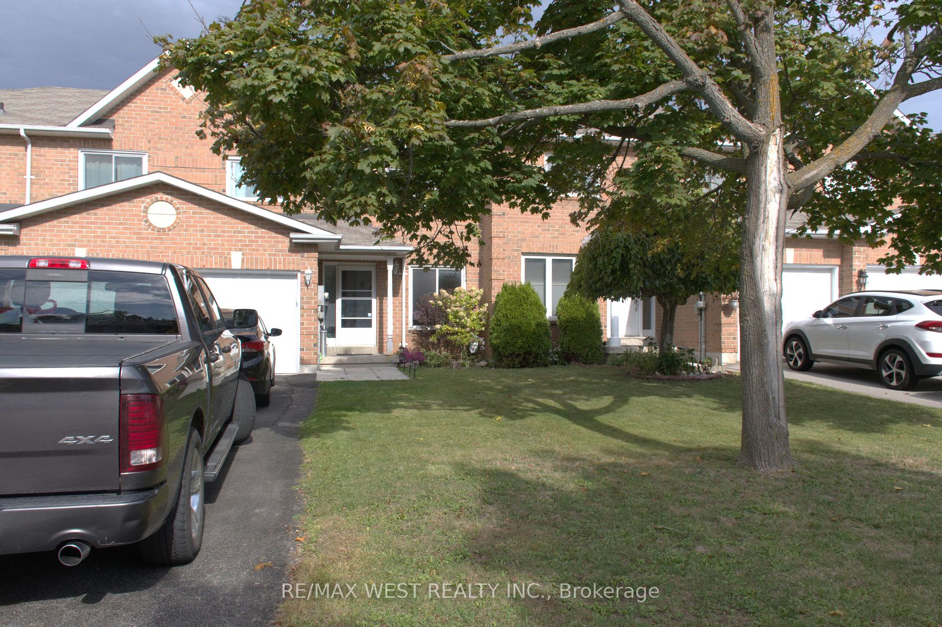 Att/Row/Twnhouse house for sale at 8 Lyfytt Cres Barrie Ontario