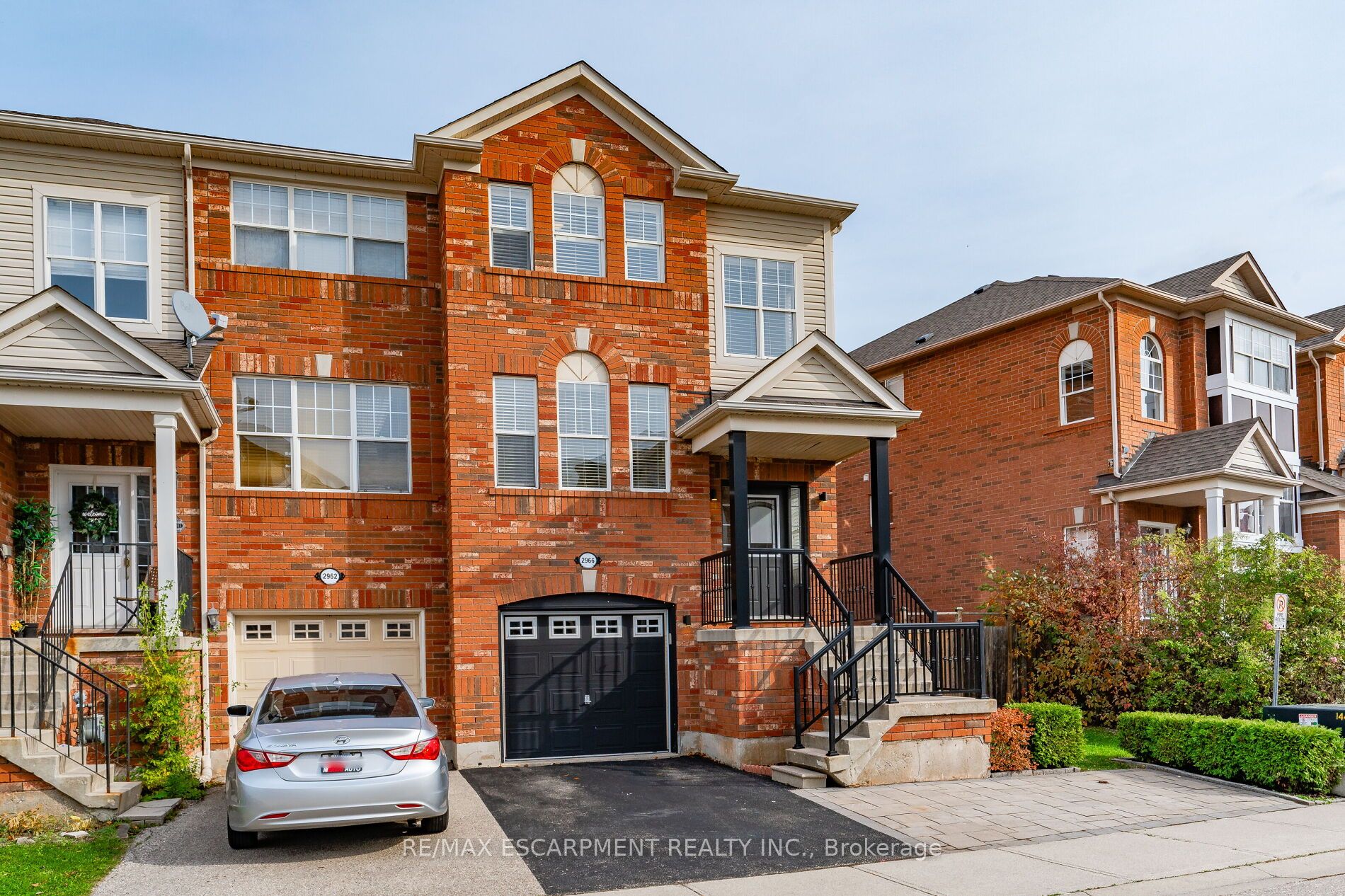 Att/Row/Twnhouse house for sale at 2966 Garnethill Way Oakville Ontario