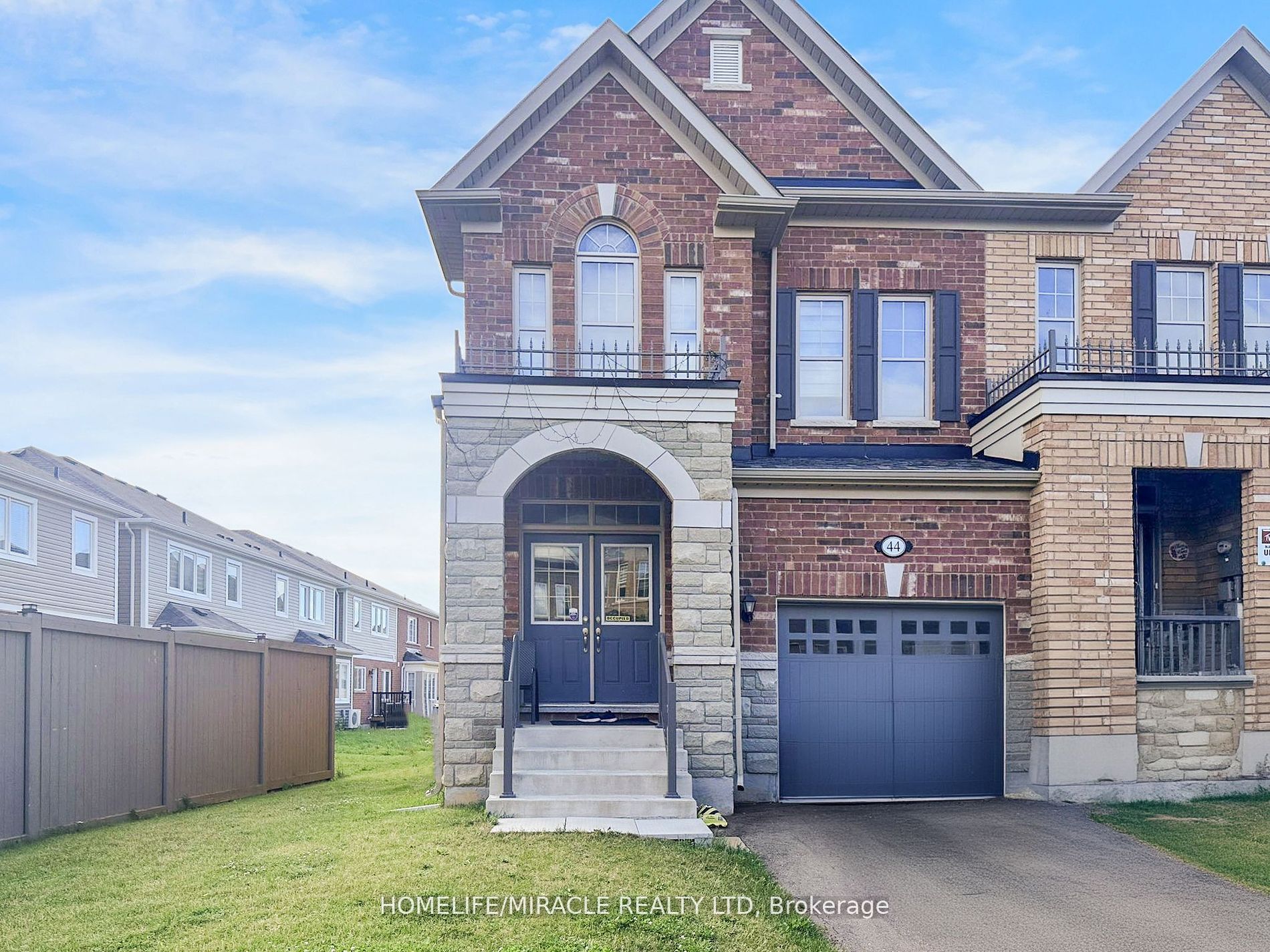 Att/Row/Twnhouse house for sale at 44 Matterhorn Rd Brampton Ontario