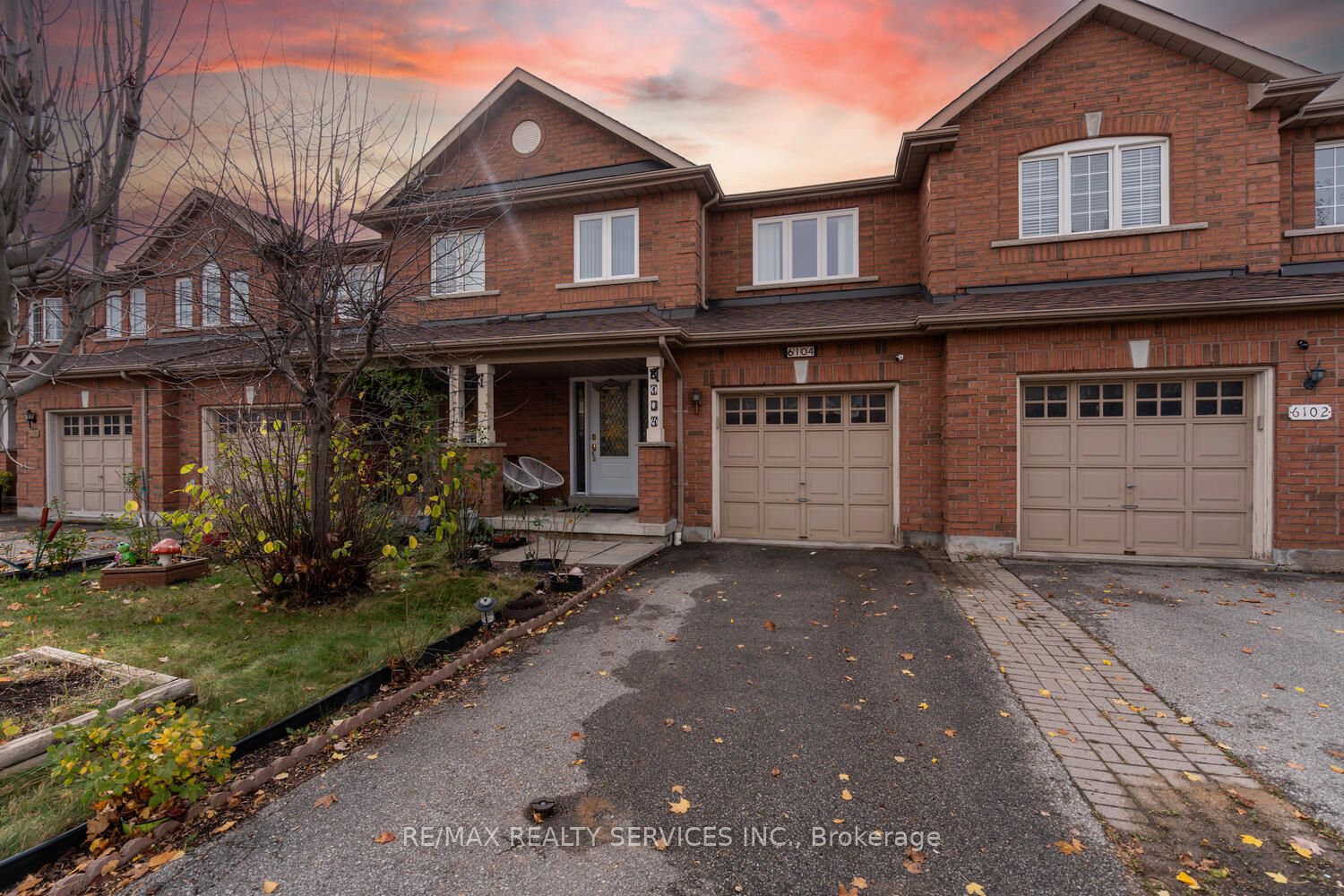 Att/Row/Twnhouse house for sale at 6104 ROWERS Cres Mississauga Ontario