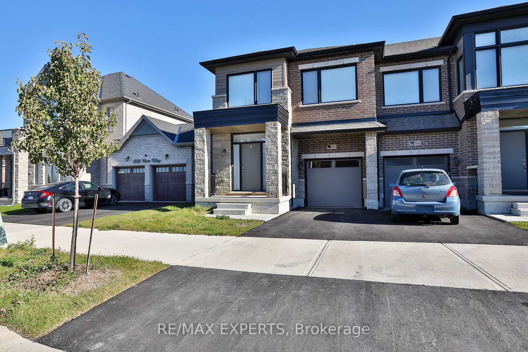 Att/Row/Twnhouse house for sale at 1541 Rose Way Milton Ontario