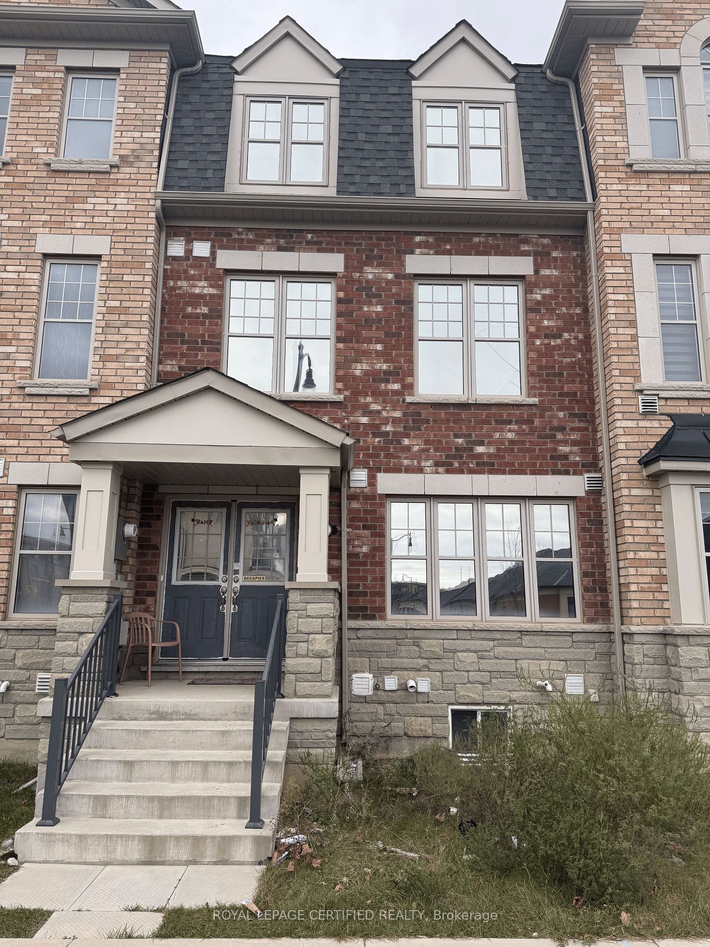 Att/Row/Twnhouse house for sale at 6 Remembrance Rd Brampton Ontario