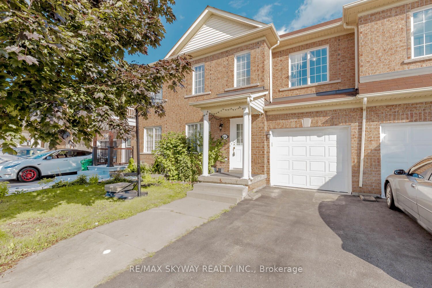 Att/Row/Twnhouse house for sale at 32 Olivett Lane Brampton Ontario