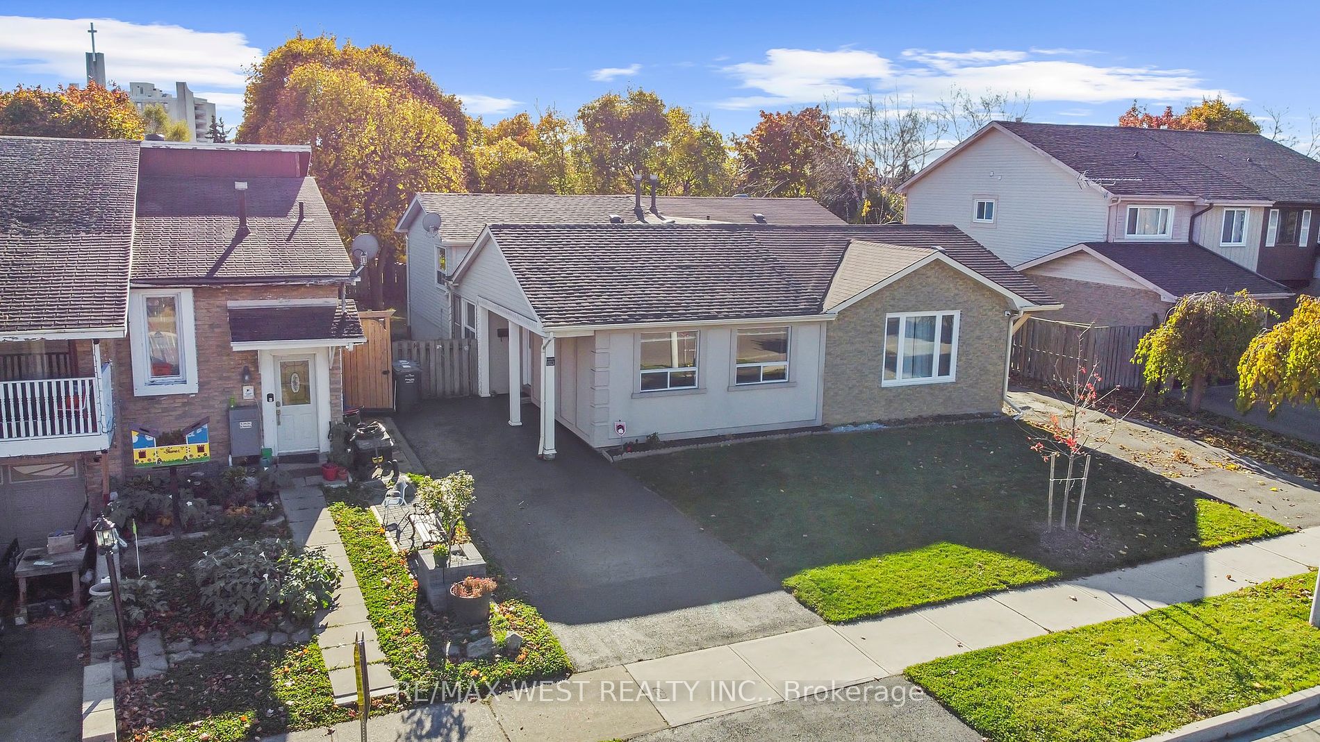 Semi-Detached house for sale at 239 Hansen Rd Brampton Ontario