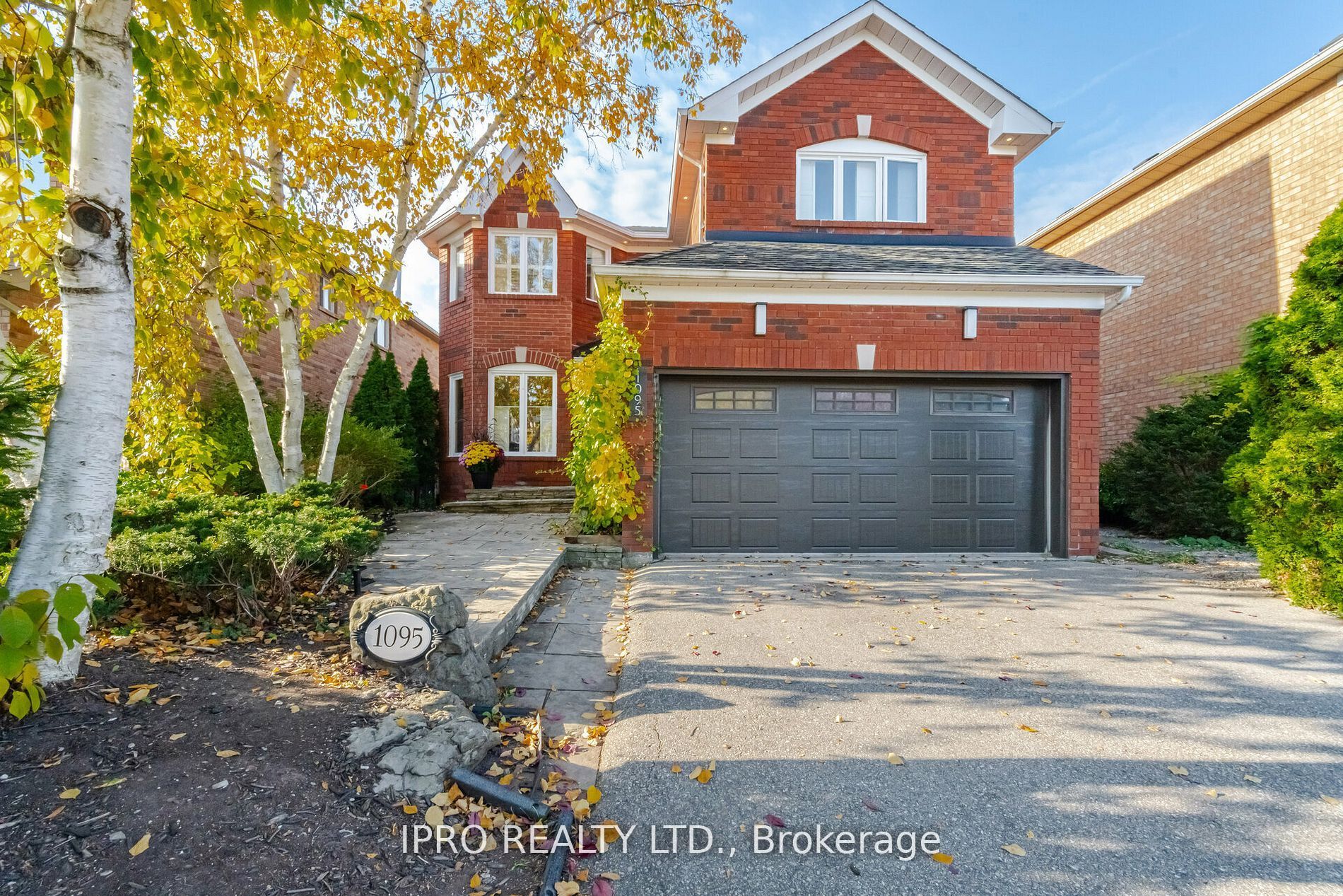 Detached house for sale at 1095 Old Oak Dr Oakville Ontario