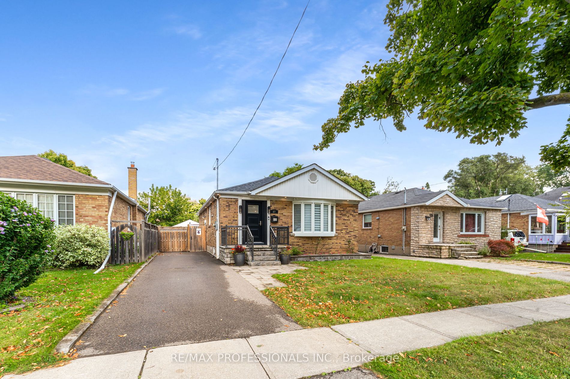 Detached house for sale at 27 Charleston Rd Toronto Ontario