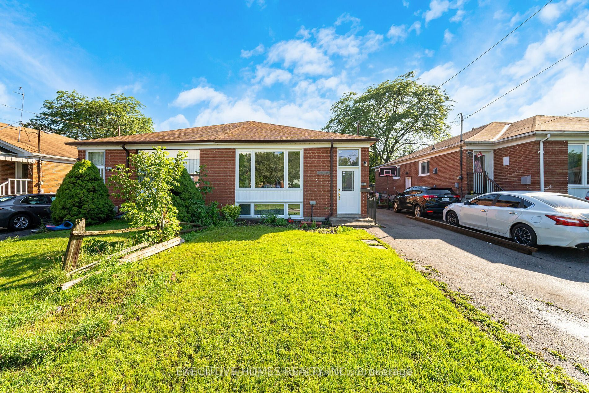 Semi-Detached house for sale at 3548 Ashcroft Cres Mississauga Ontario