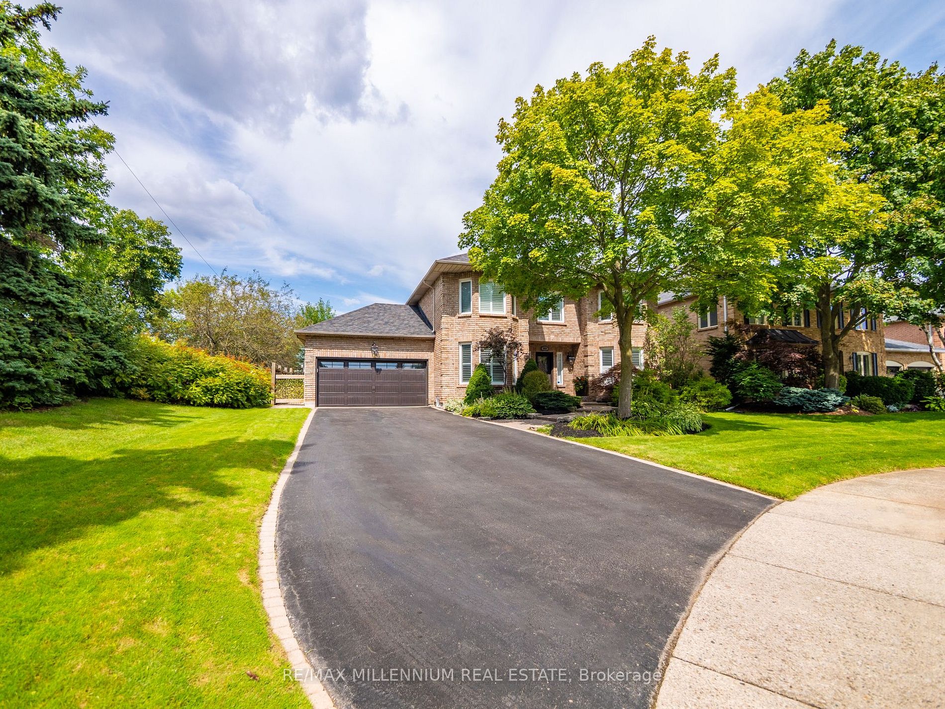 Detached house for sale at 1050 Masters Green Oakville Ontario