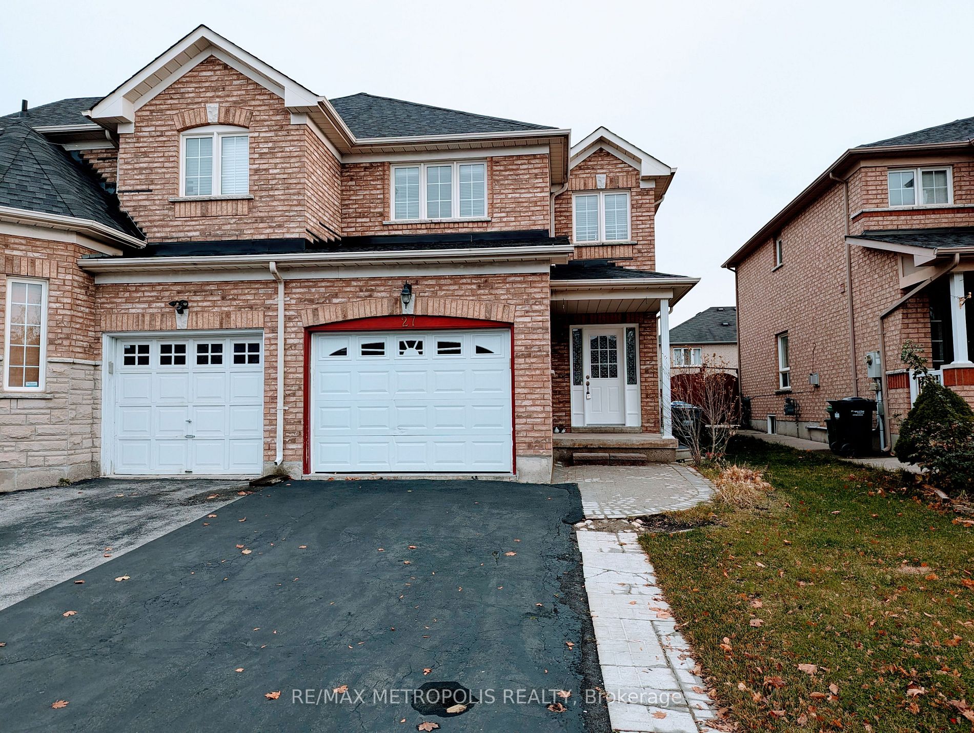 Semi-Detached house for sale at 27 Prince Cres Brampton Ontario