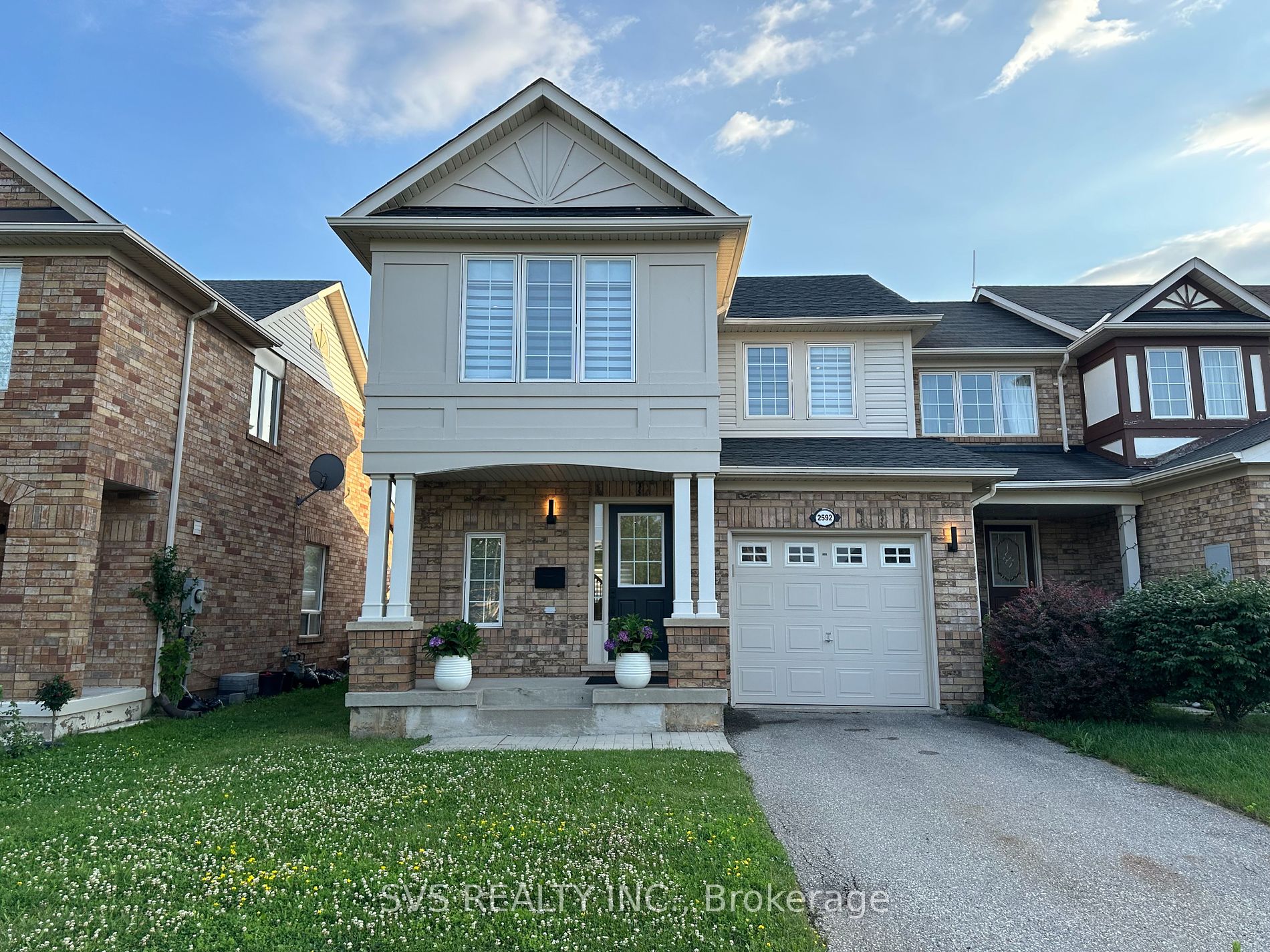 Att/Row/Twnhouse house for sale at 2592 Valleyridge Dr Oakville Ontario