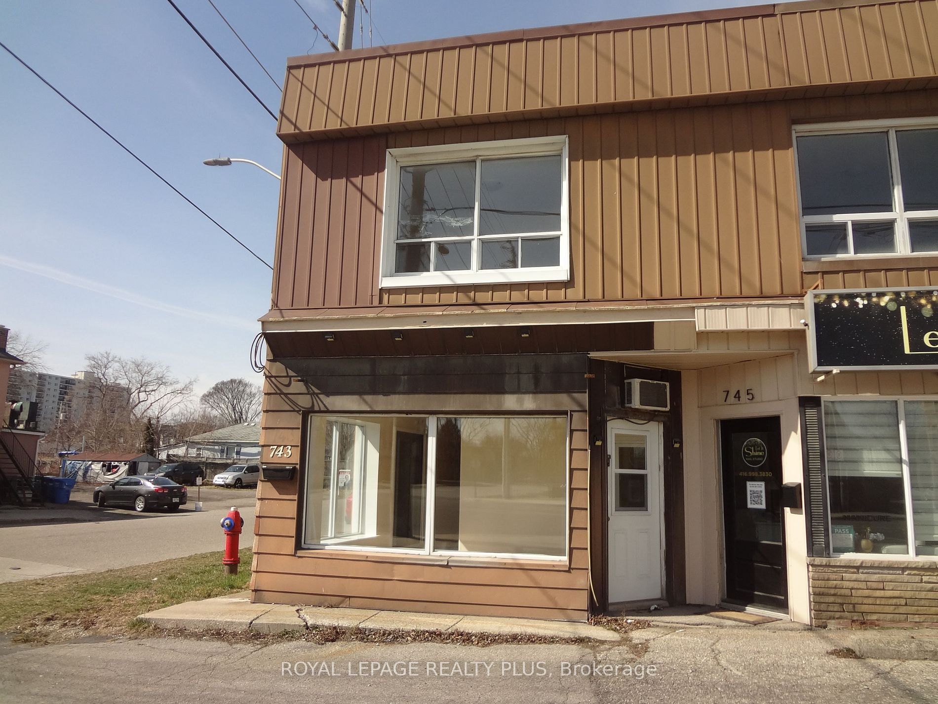 Store W/Apt/Office house for sale at 743 Lakeshore Rd E Mississauga Ontario