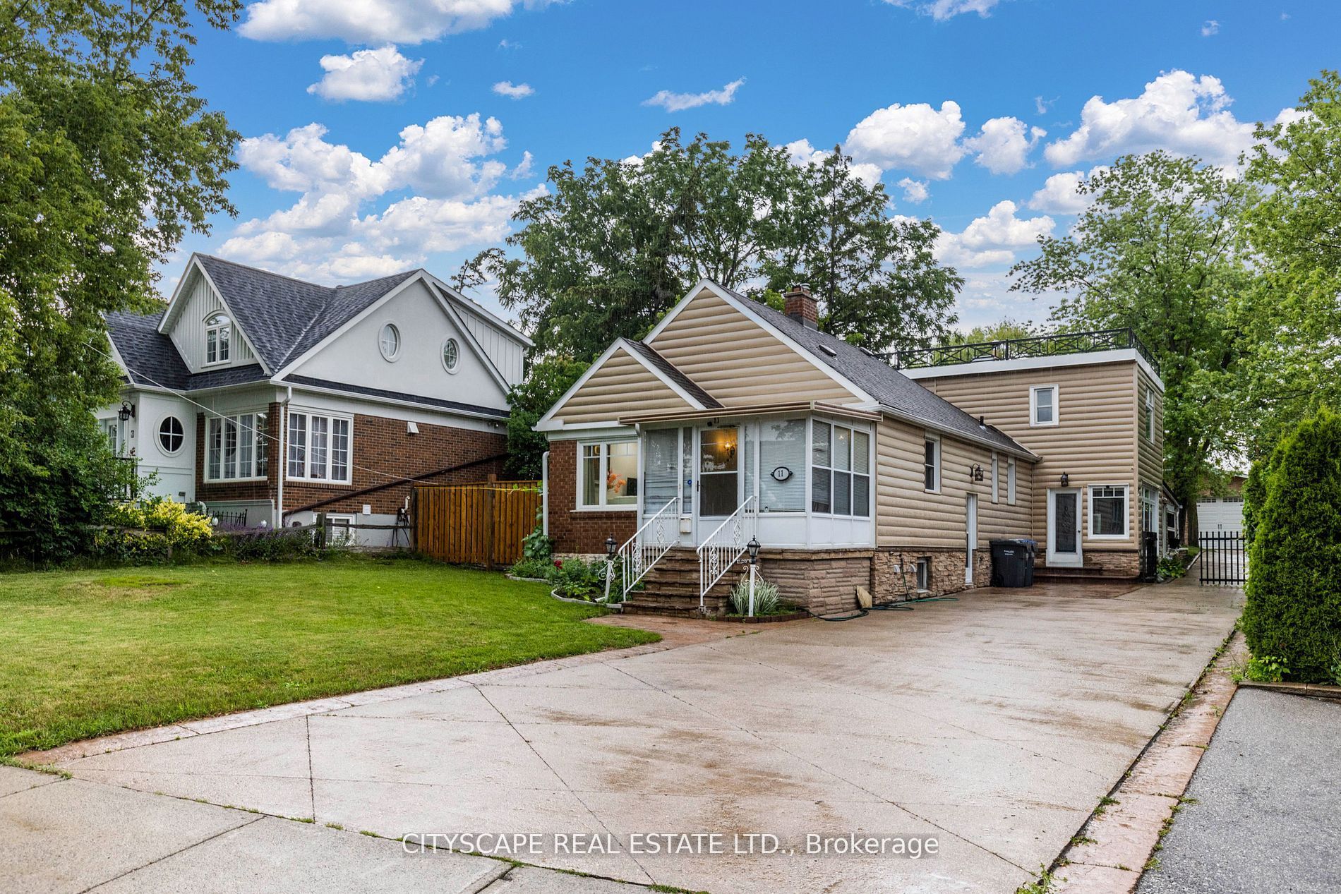 Detached house for sale at 11 Brookside Dr Mississauga Ontario