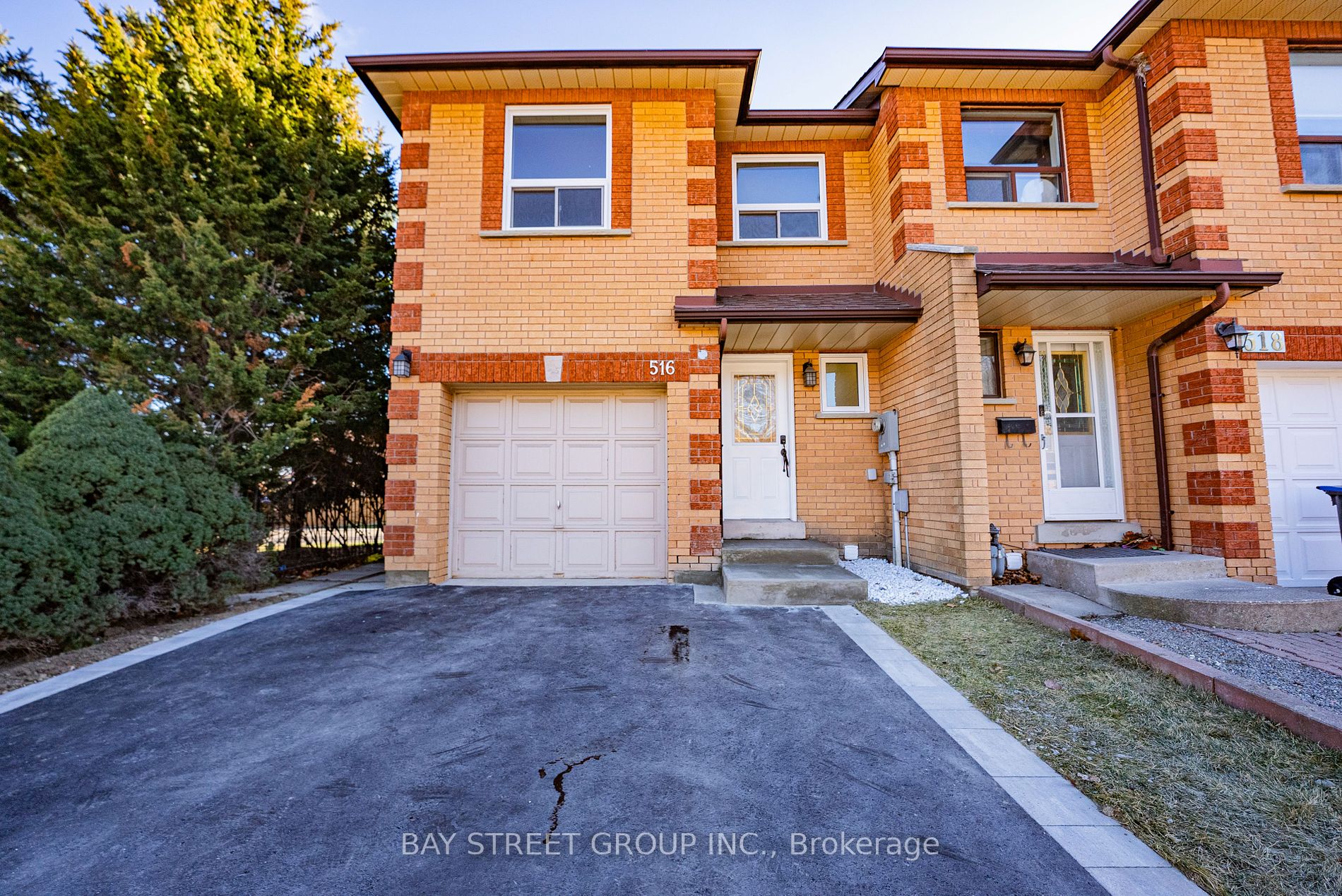 Att/Row/Twnhouse house for sale at 516 Steddick Crt Mississauga Ontario