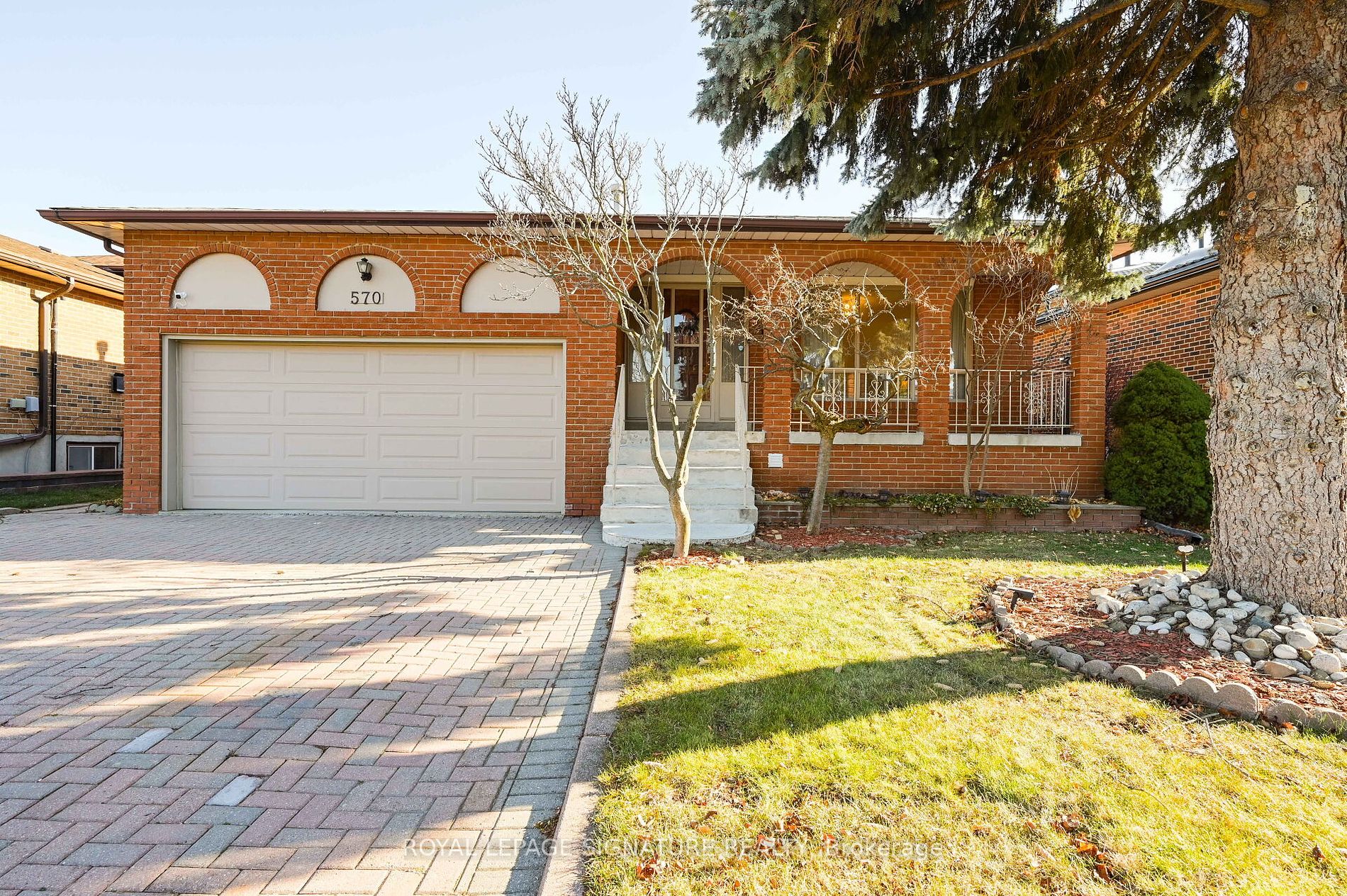 Detached house for sale at 570 Louis Dr Mississauga Ontario