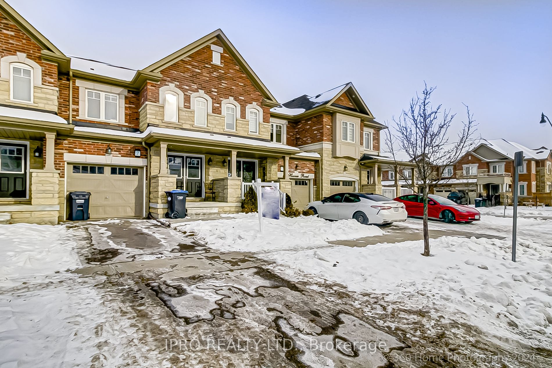 Att/Row/Twnhouse house for sale at 7 Hoover Rd Brampton Ontario