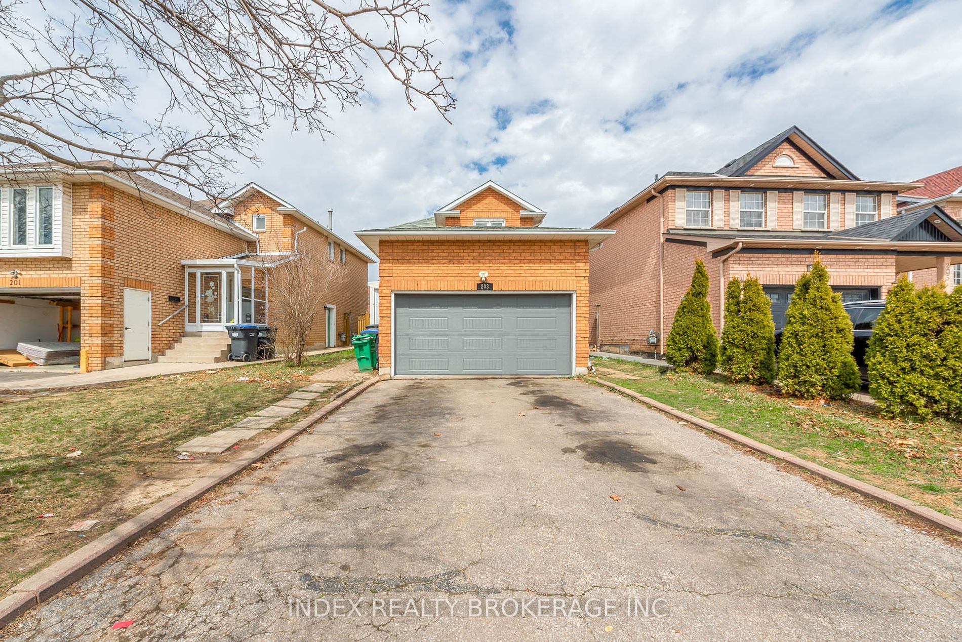 Detached house for sale at 203 Richvale Dr S Brampton Ontario