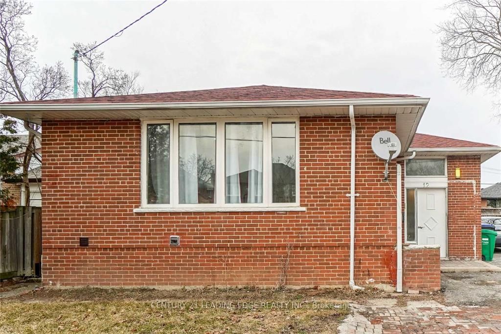 Detached house for sale at 12 Norfolk Ave Brampton Ontario