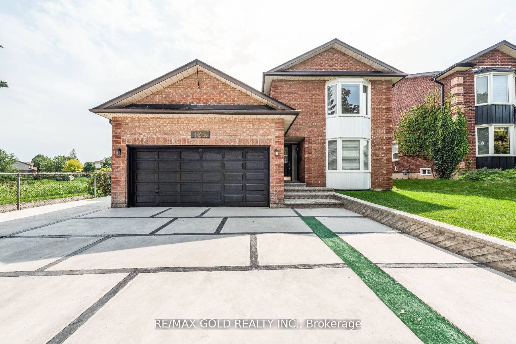 Detached house for sale at 123 Meadow Dr Orangeville Ontario