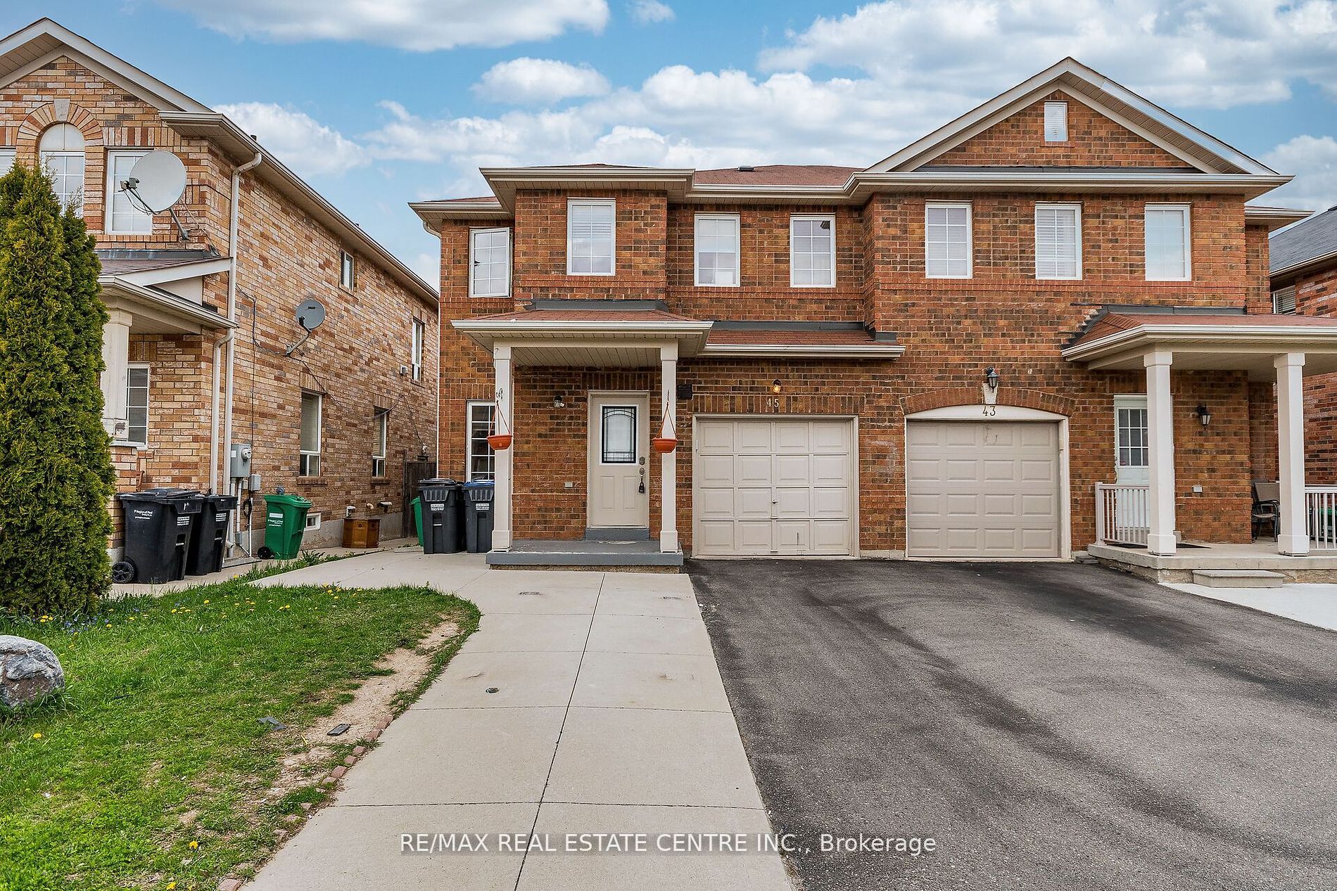 Semi-Detached house for sale at 45 Commodore Dr N Brampton Ontario
