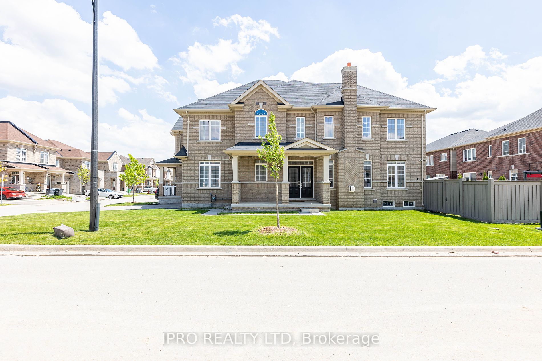 Att/Row/Twnhouse house for sale at 3 Novice Dr Brampton Ontario
