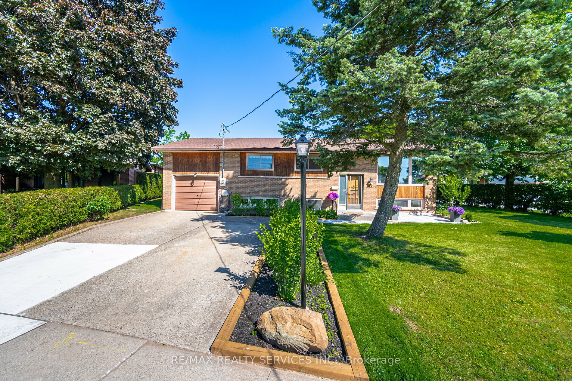 Detached house for sale at 195 Elmwood Rd Oakville Ontario