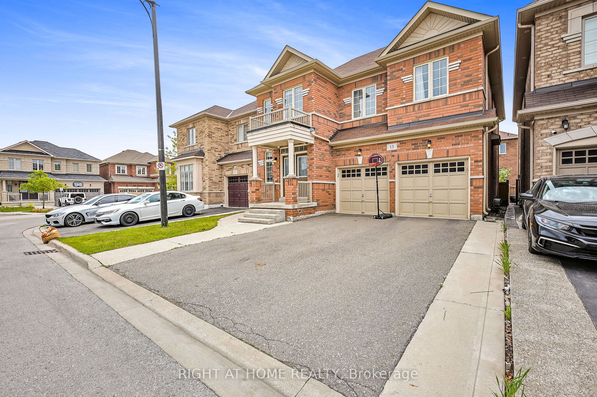 Detached house for sale at 13 Lloyd Cres Brampton Ontario