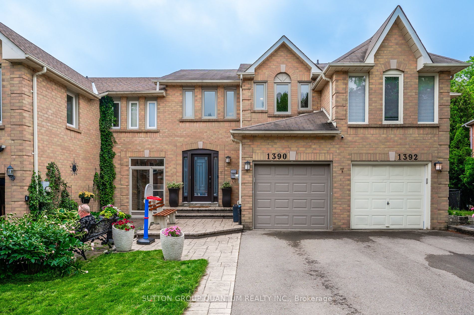 Att/Row/Twnhouse house for sale at 1390 Stonecutter Dr Oakville Ontario