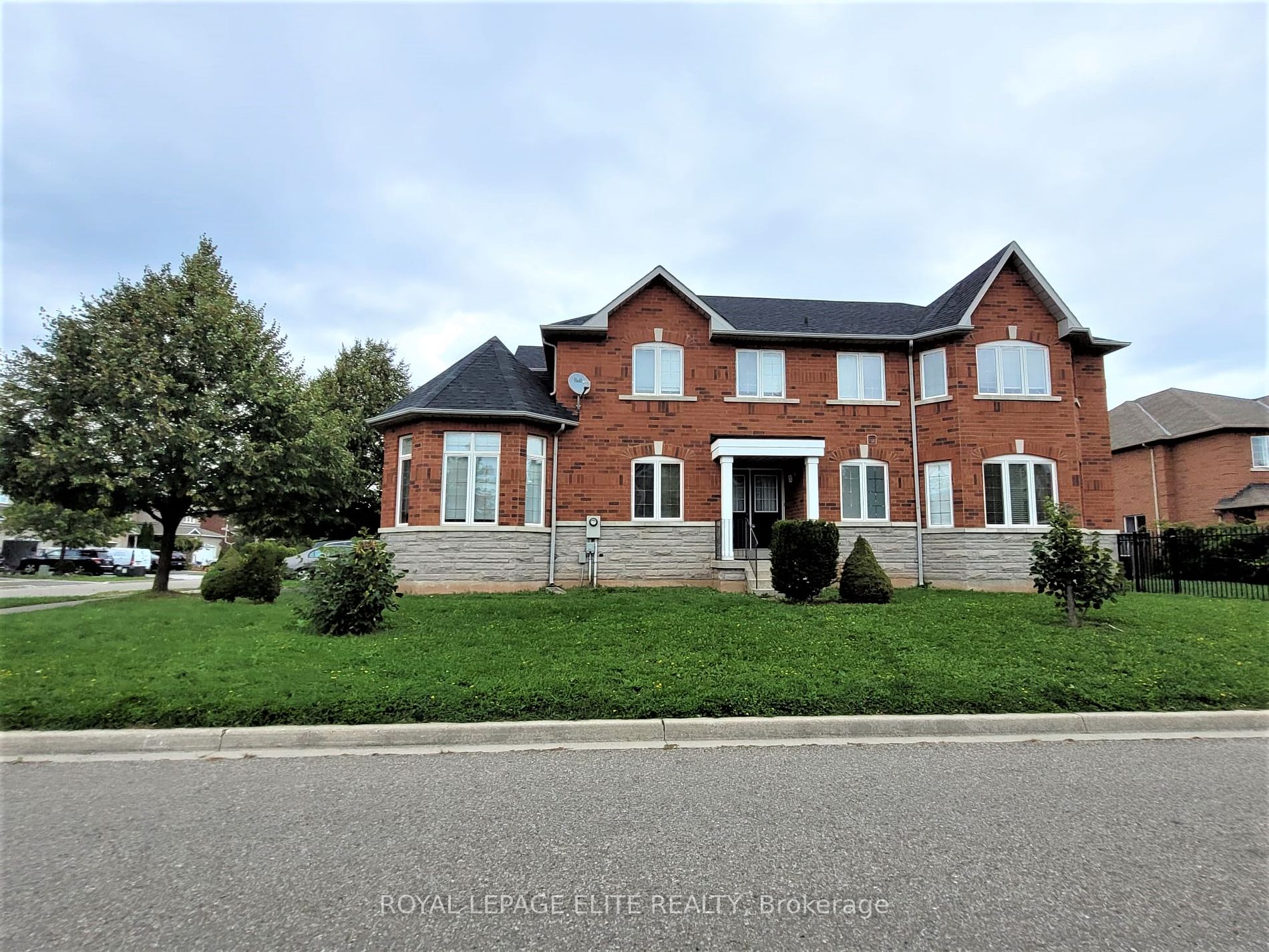 Detached house for sale at 1278 Sandpiper Rd N Oakville Ontario