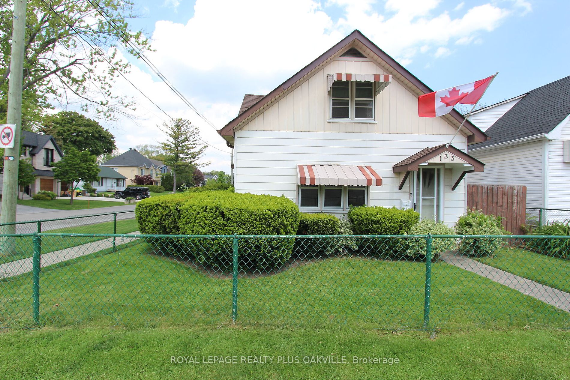 Detached house for sale at 133 Jones St Oakville Ontario
