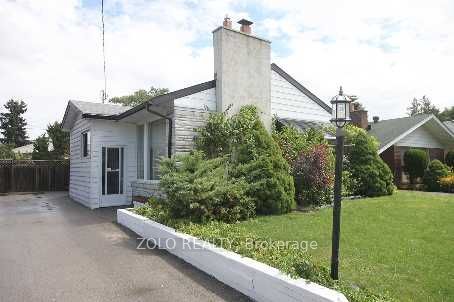 Detached house for sale at 33 Pakenham Dr Toronto Ontario